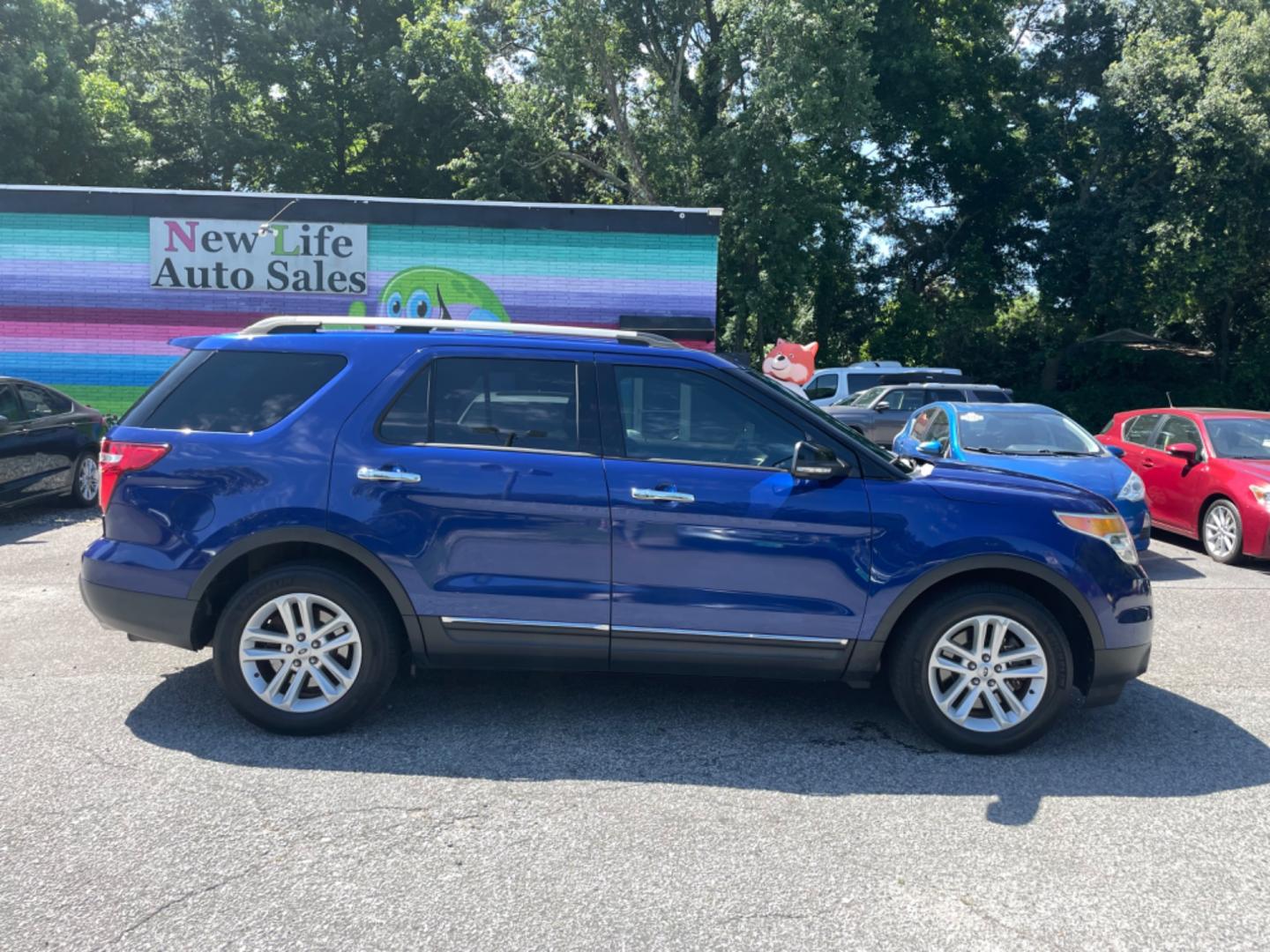 2015 BLUE FORD EXPLORER XLT (1FM5K7D86FG) with an 3.5L engine, Automatic transmission, located at 5103 Dorchester Rd., Charleston, SC, 29418-5607, (843) 767-1122, 36.245171, -115.228050 - Clean CarFax (no accidents reported!) Leather, CD/AUX/Sat/Bluetooth, Backup Camera, Dual Climate Control, Power Everything (window, locks, seats, mirrors), Power Liftgate, Heated Seats, Convenient Third Row, Rear Climate Control, All-weather Mats, Keyless Entry, Tow Package, Alloy Wheels. Local Trad - Photo#7